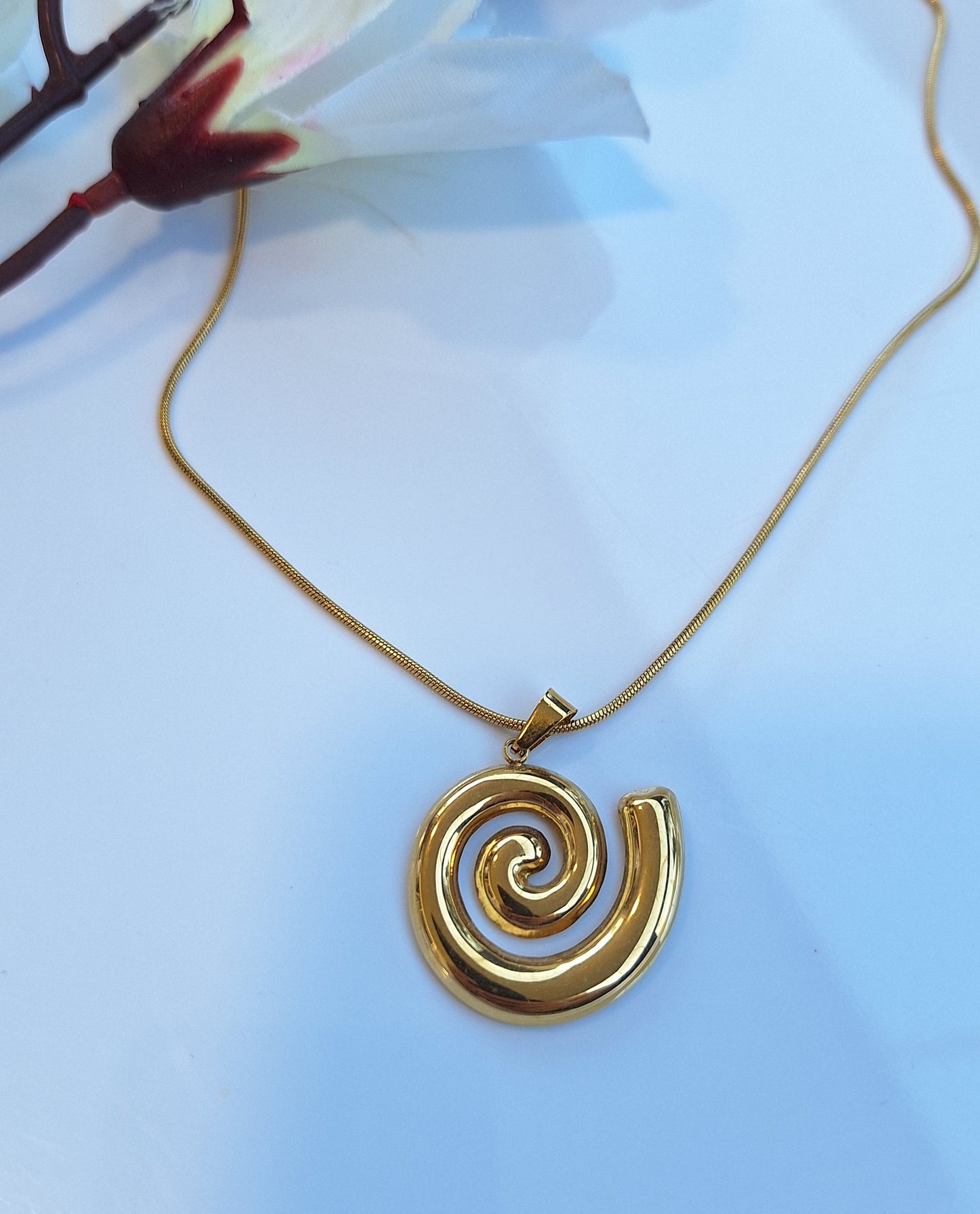 The Swirl Necklace