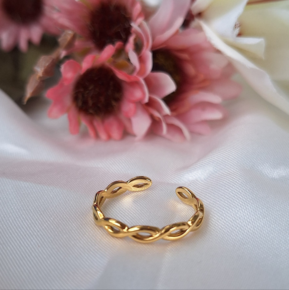 Minimalist Twisted Ring