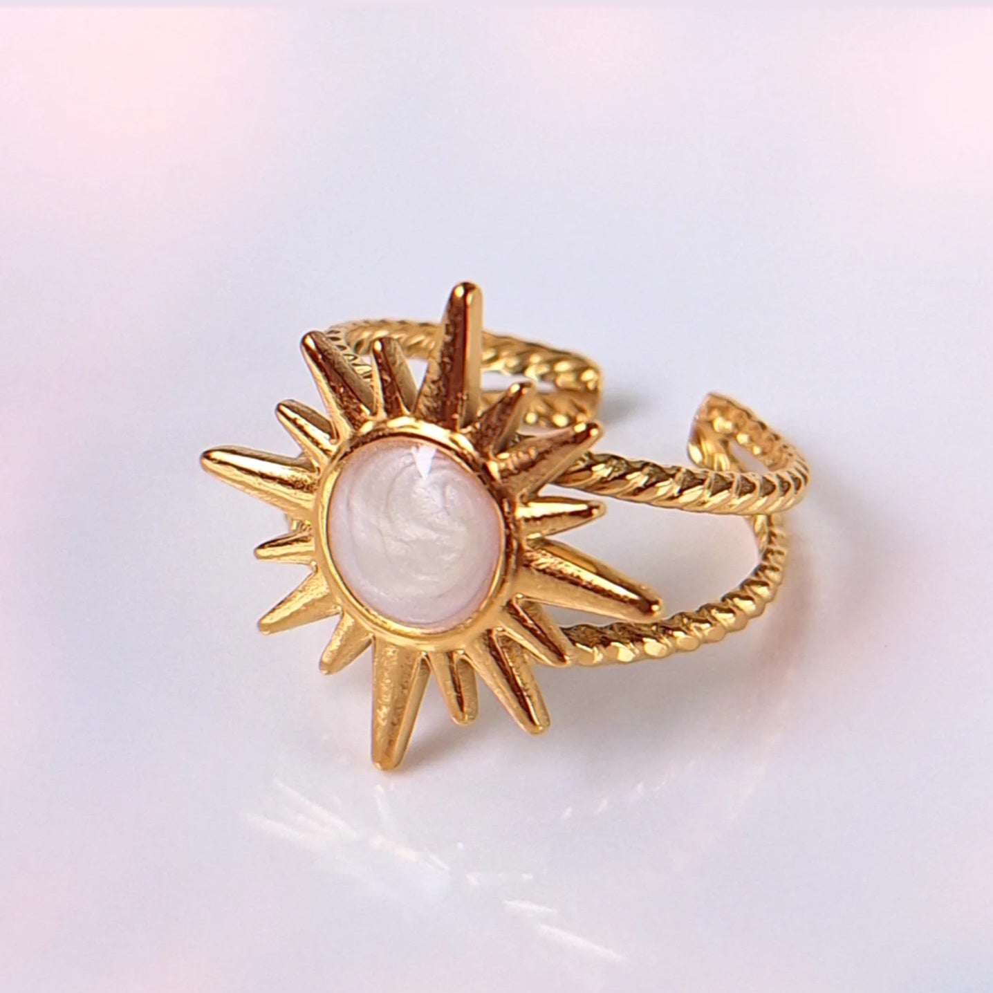 The White Sun Ring