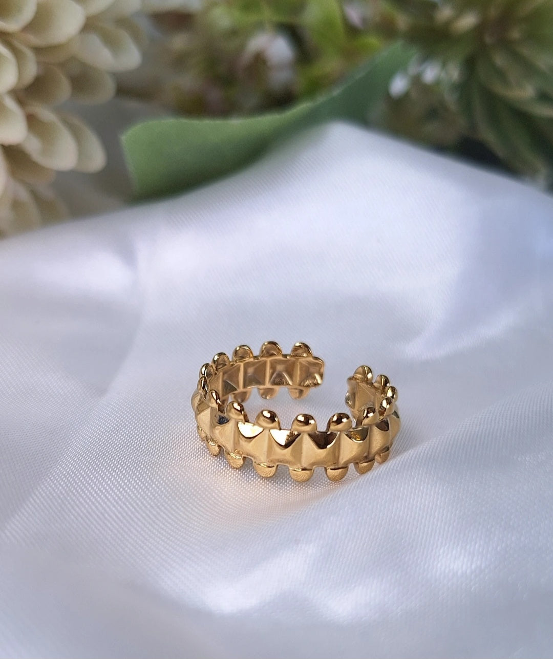 Edgy Ring