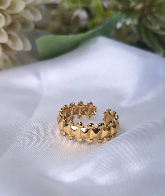 Edgy Ring