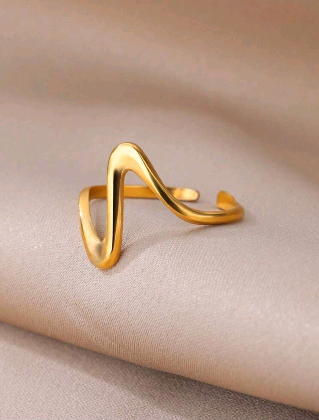 The Waves Ring