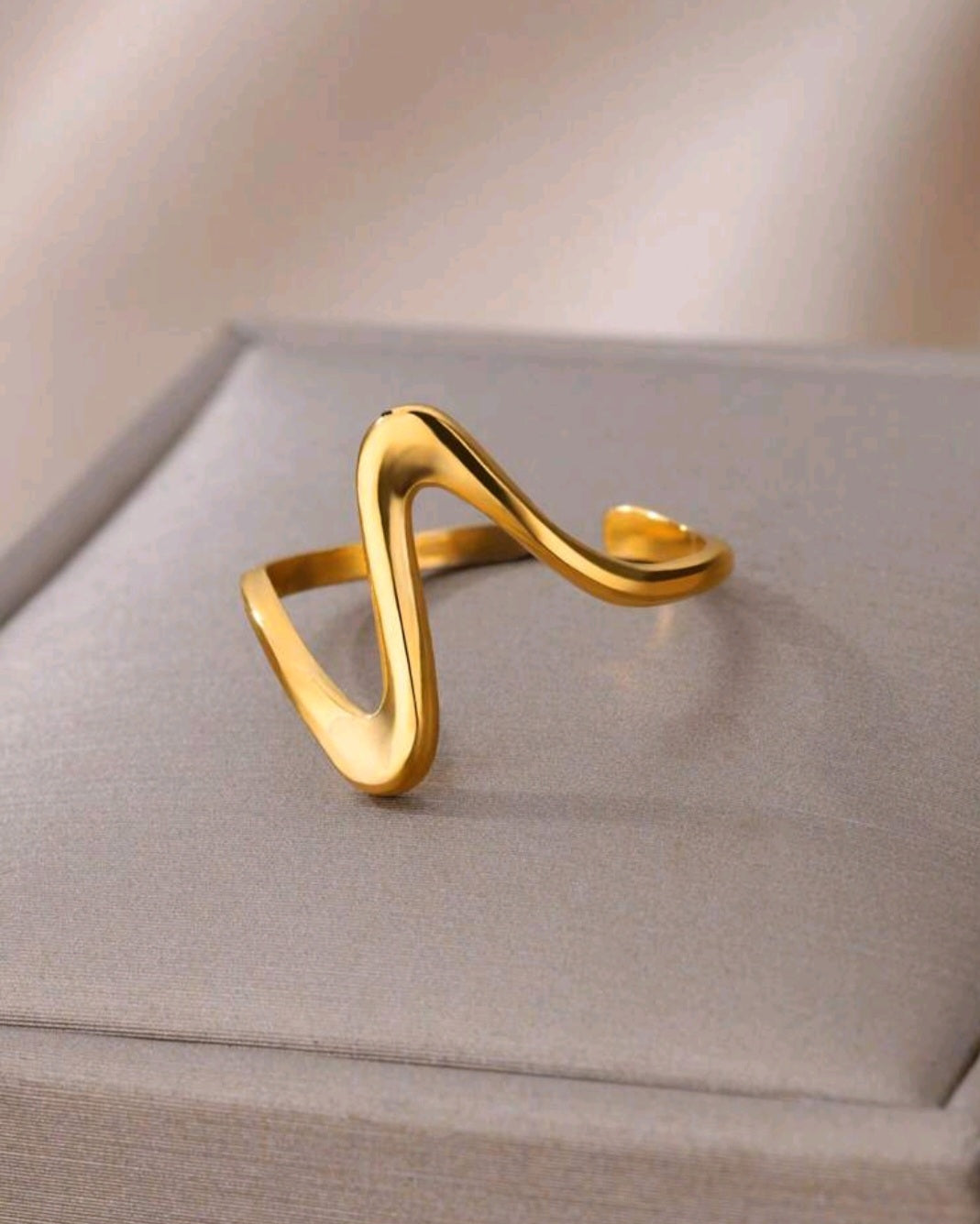 The Waves Ring