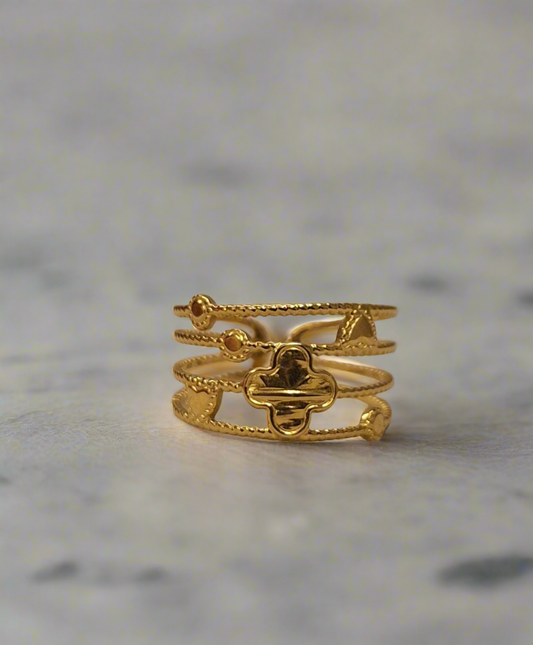 Clover Ring