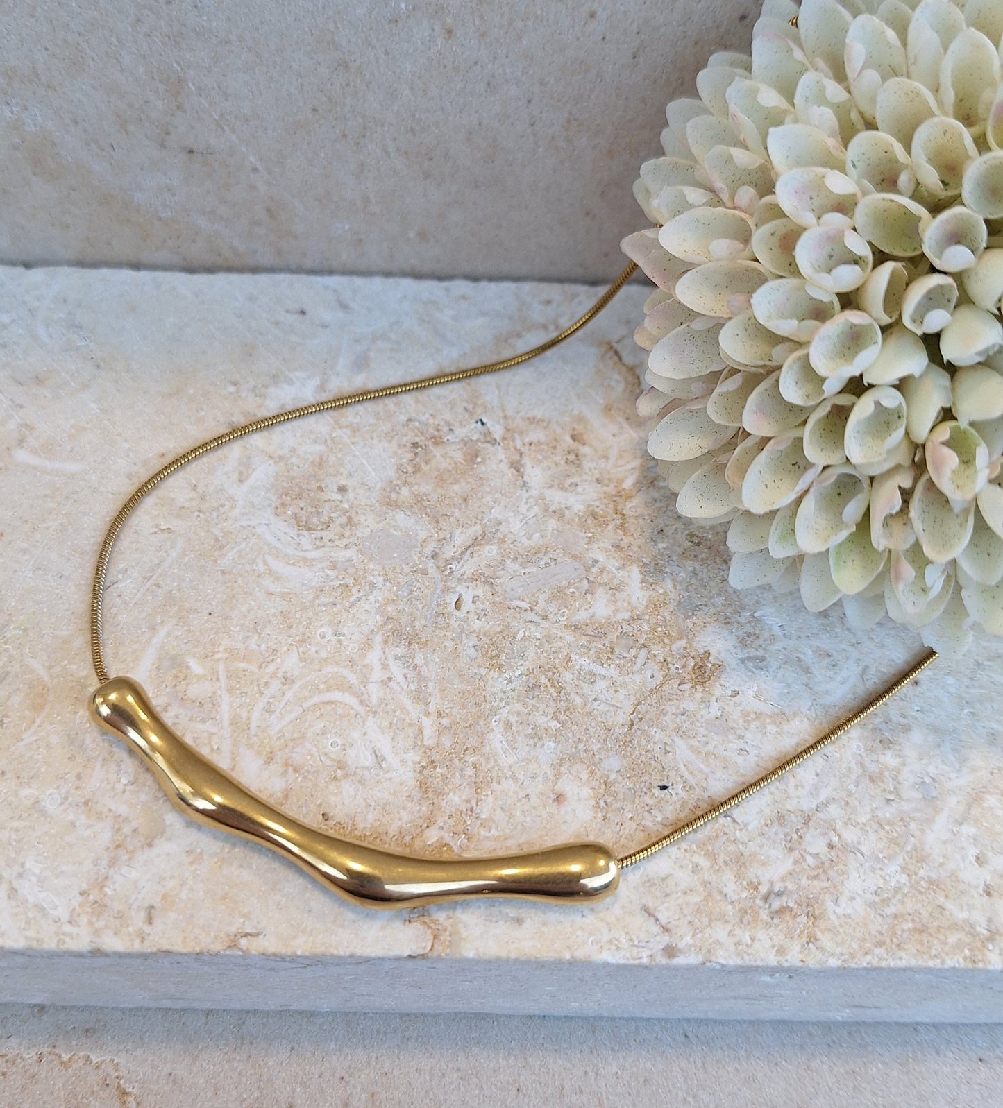 Gold Wavy Line Necklace