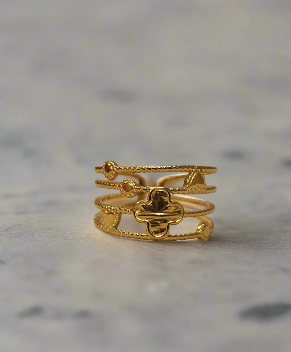 Clover Ring